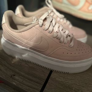 Nike Platform pink size 7